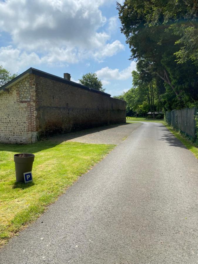 Chambres D'Hotes Aux Ecuries Du Chateau Contremoulins Exterior foto